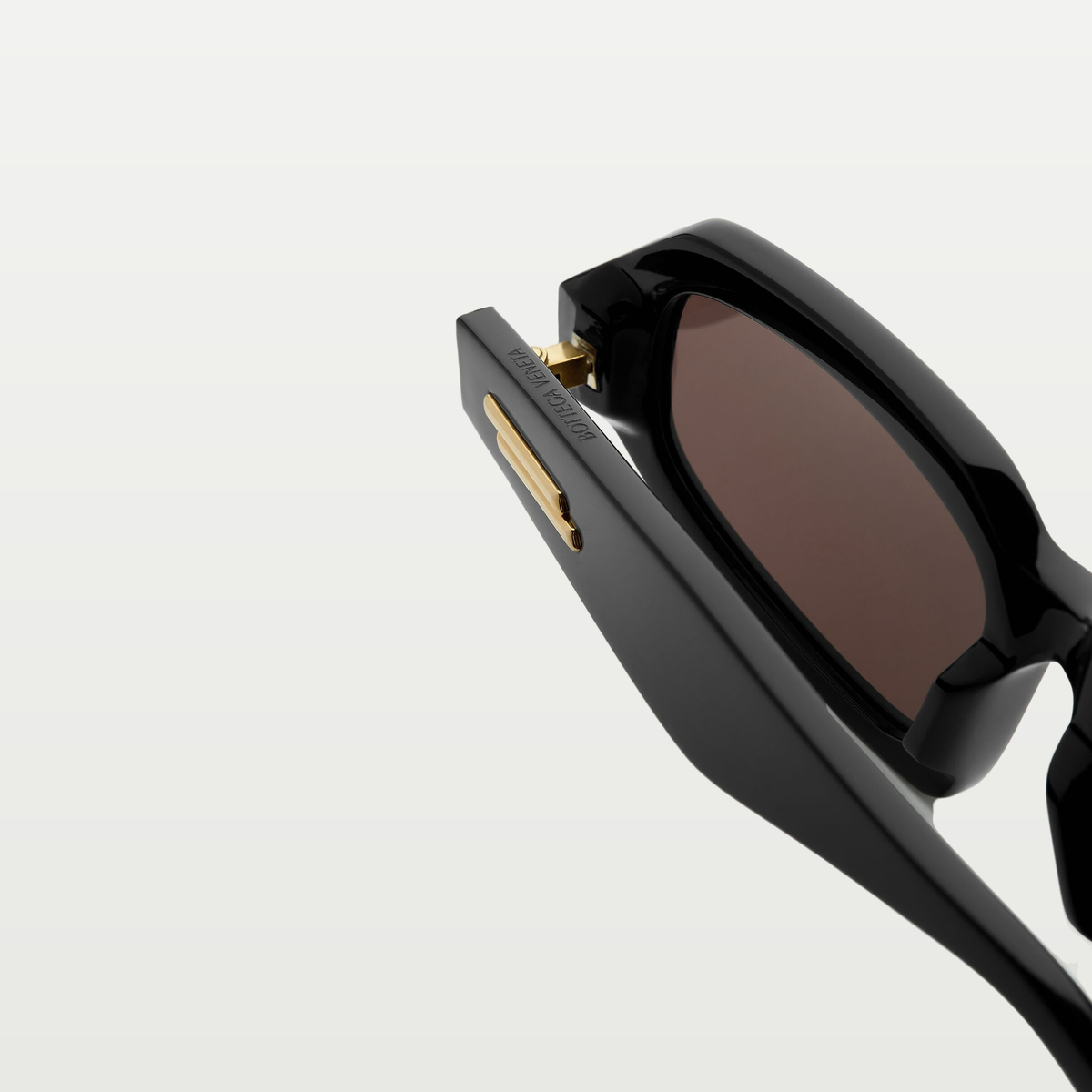 Bottega Veneta Classic Oval Sunglasses in Black/gray