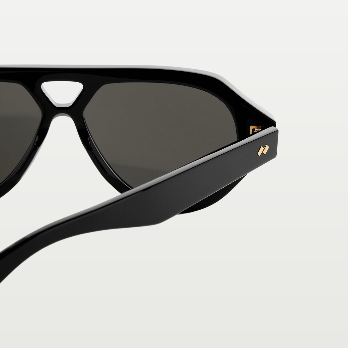 Bottega Veneta Dizzy Aviator Sunglasses in Black/gray