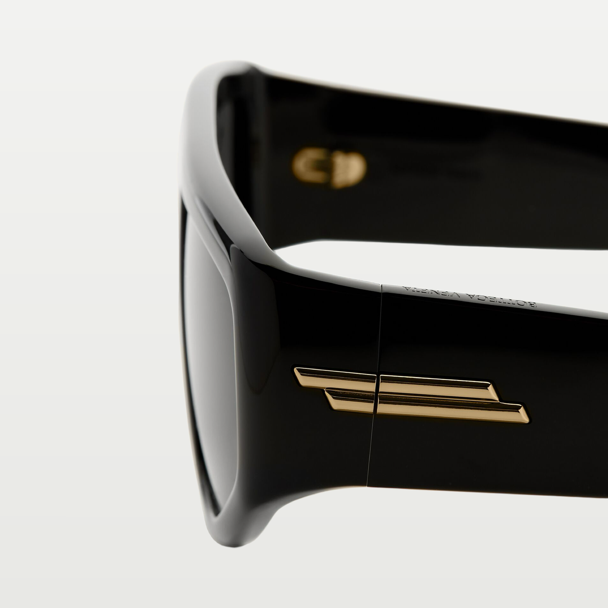 Bottega Veneta Classic Shield Sunglasses in Black/gray