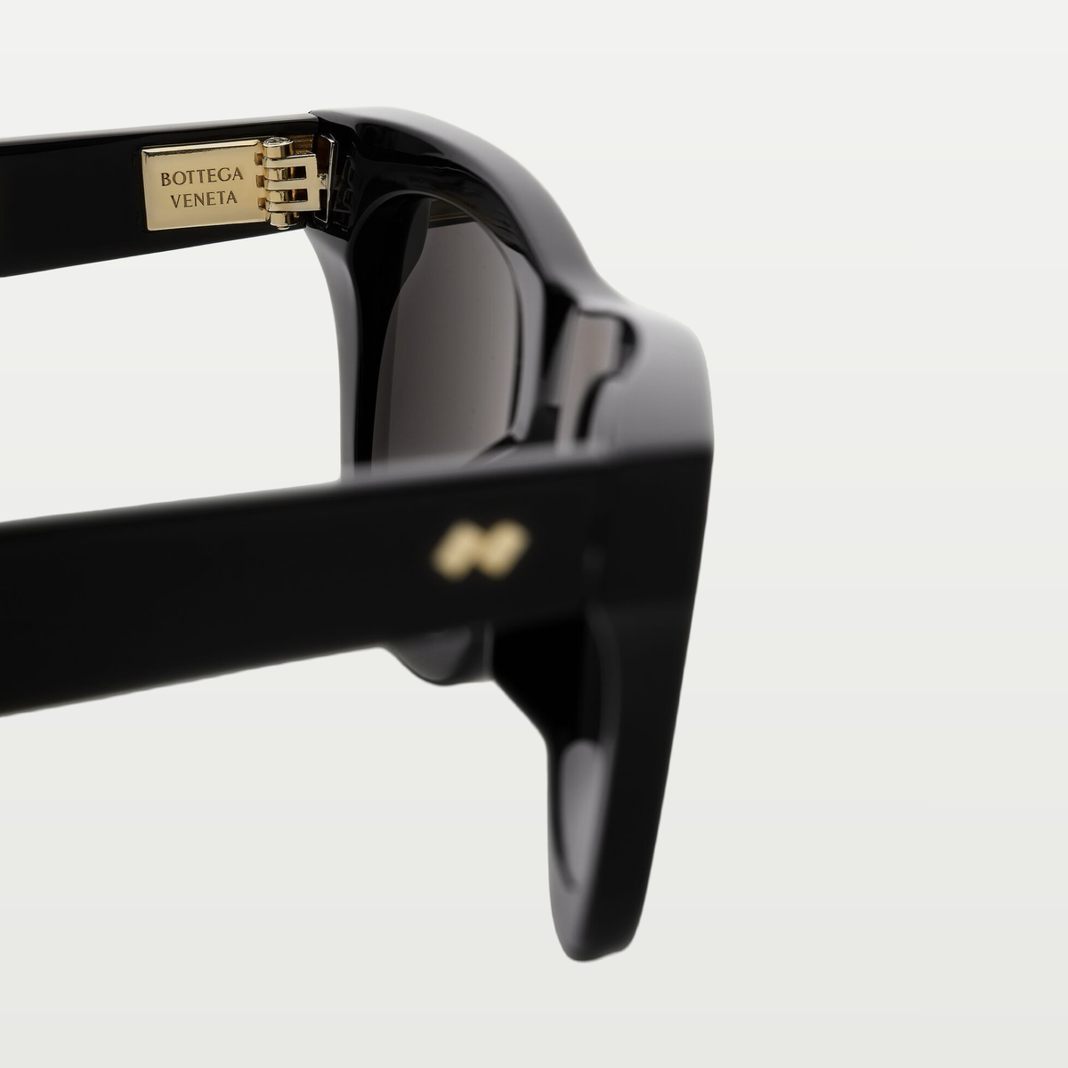 Bottega Veneta Dizzy Squared Sunglasses in Black/gray