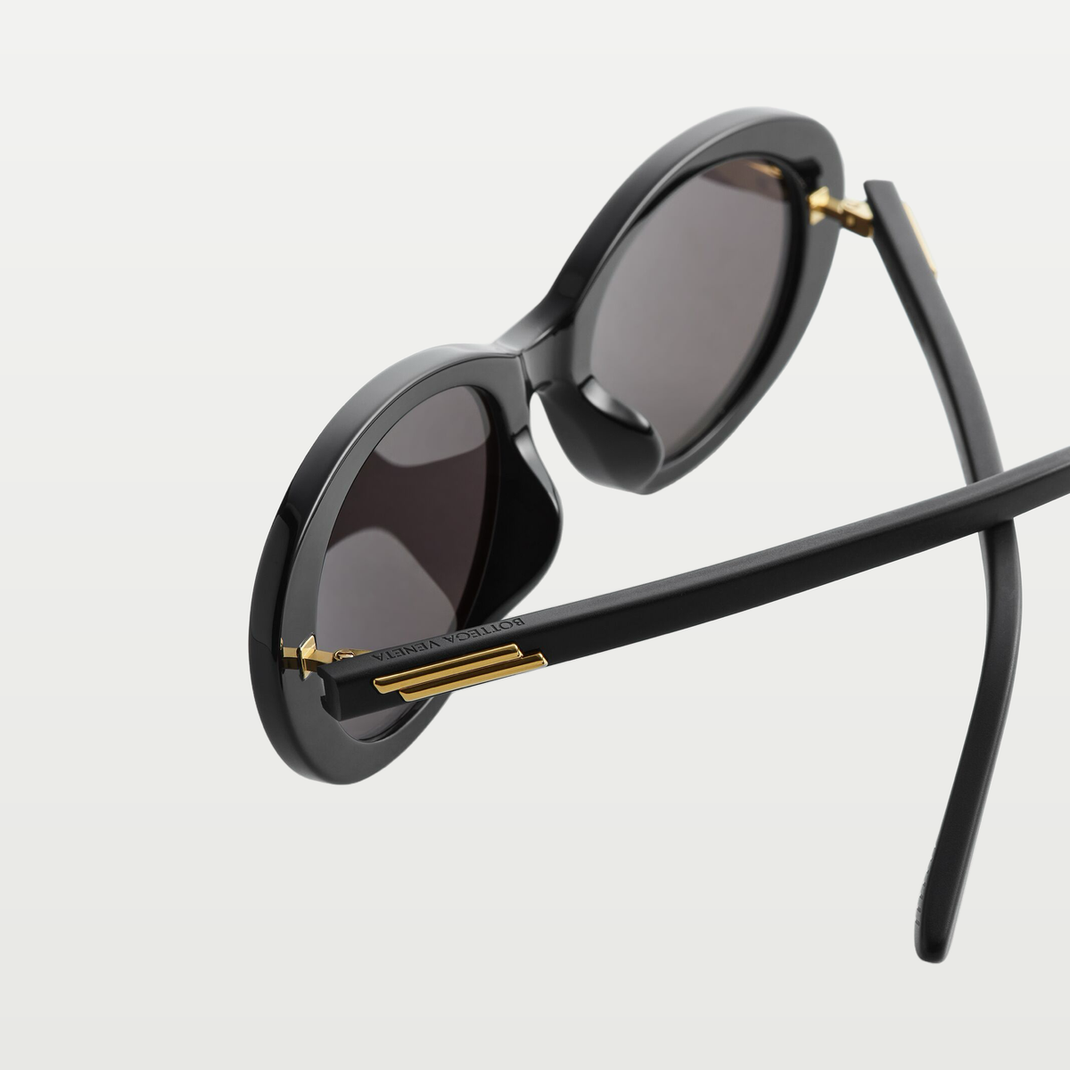 Bottega Veneta Classic Oval Sunglasses in Black/grey