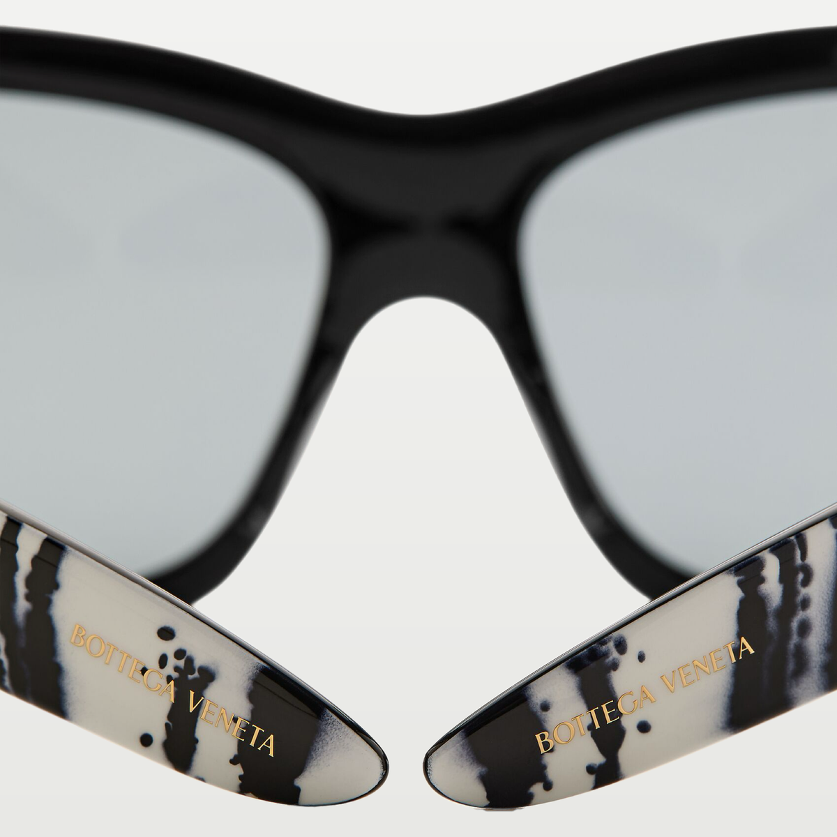 Bottega Veneta Intrecciato Wraparound Sunglasses in Black/gray