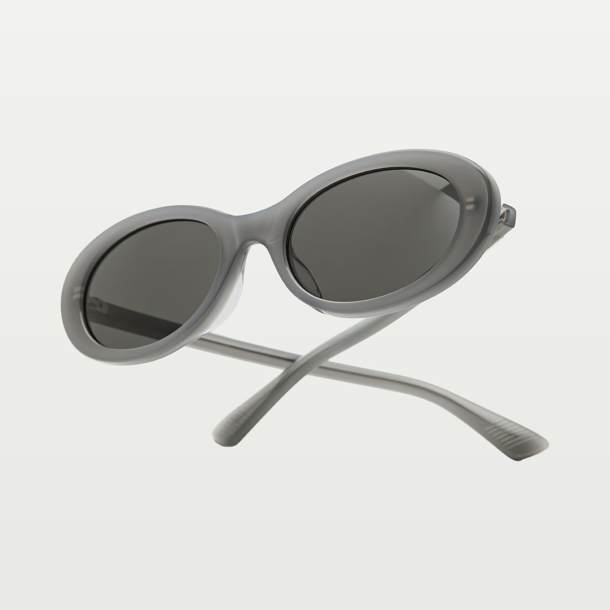 Bottega Veneta Classic Oval Sunglasses in Gray/gray