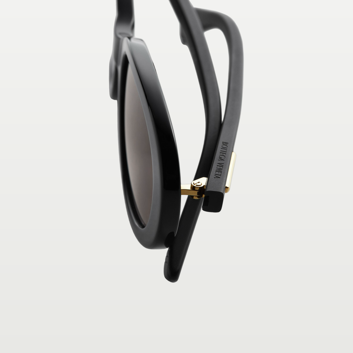 Bottega Veneta Classic Oval Sunglasses in Black/grey